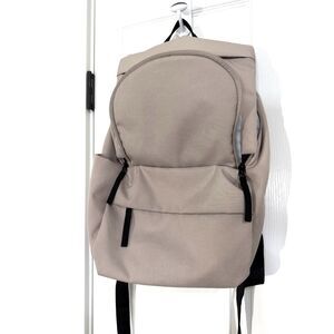 Everlane Taupe ReNew Transit Backpack - One Size 🎒✨